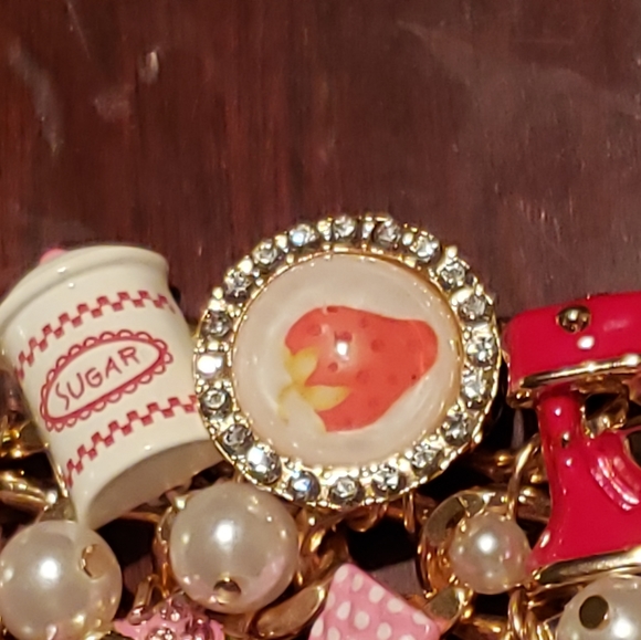 Betsey Johnson Babycakes Cluster Gold Tone Bracelet in Reds, Pinks and White. - Picture 6 of 9